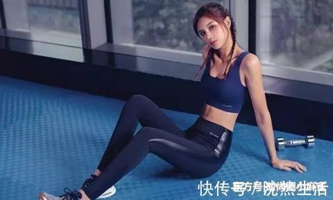 小姐姐|街拍时尚甜美的打底裤小姐姐,曼妙曲线,特别的显瘦