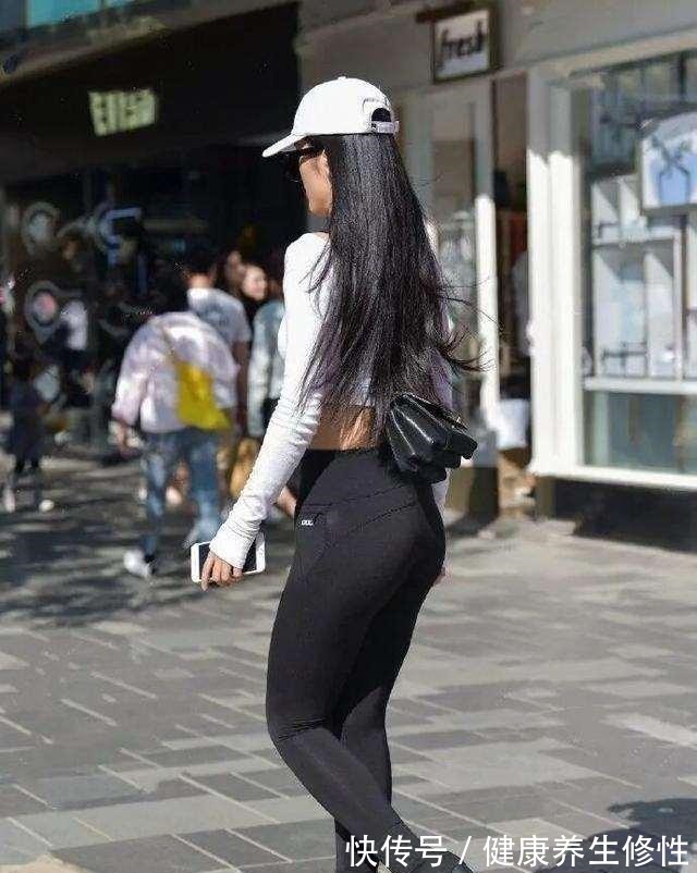 墨镜 黑色酷帅墨镜搭配白色防晒衫,搭配非常广泛,并没有太多的思考!