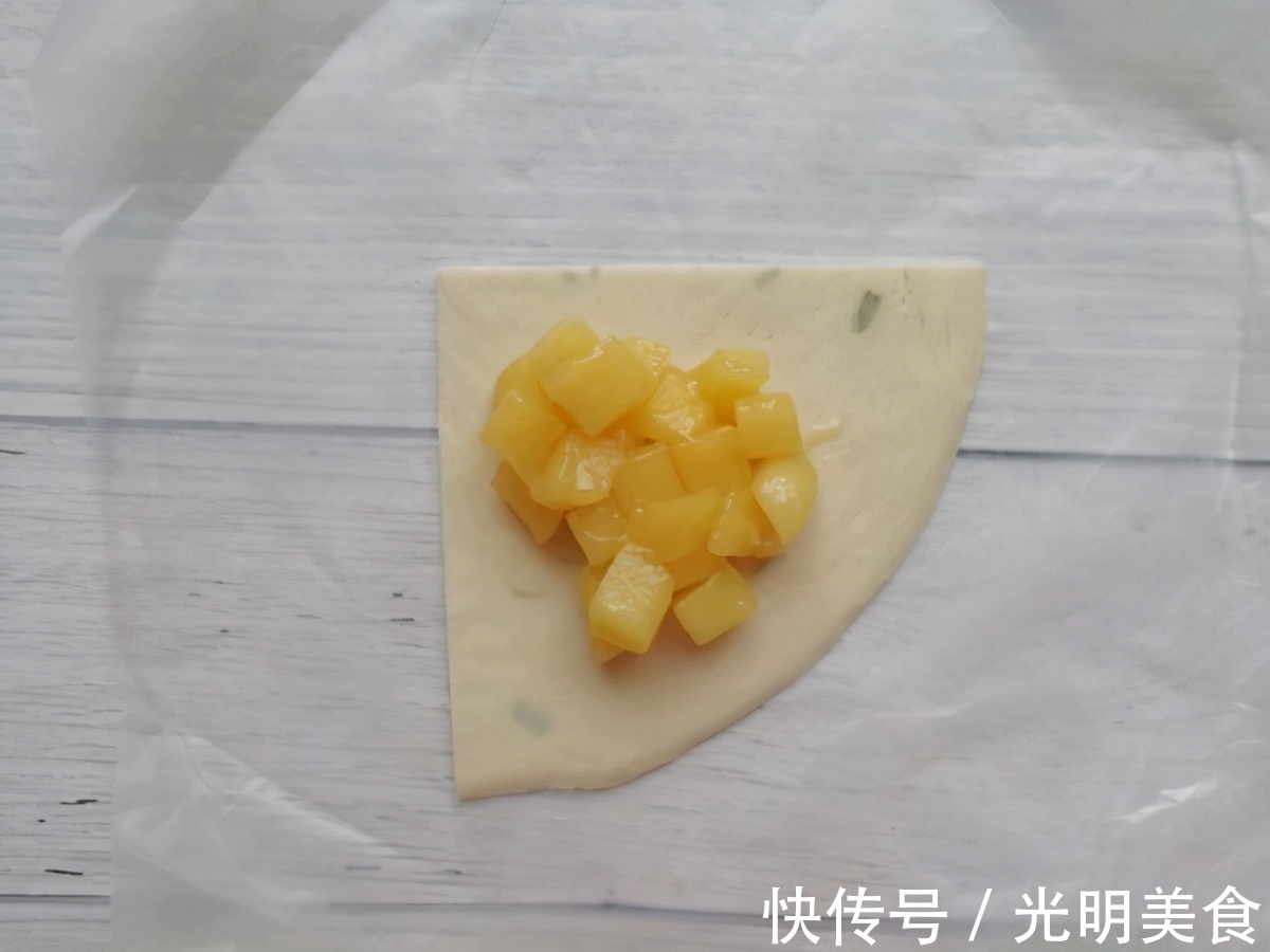 苹果派|家里面的苹果吃不完，用万能的手抓饼解决，孩子很喜欢