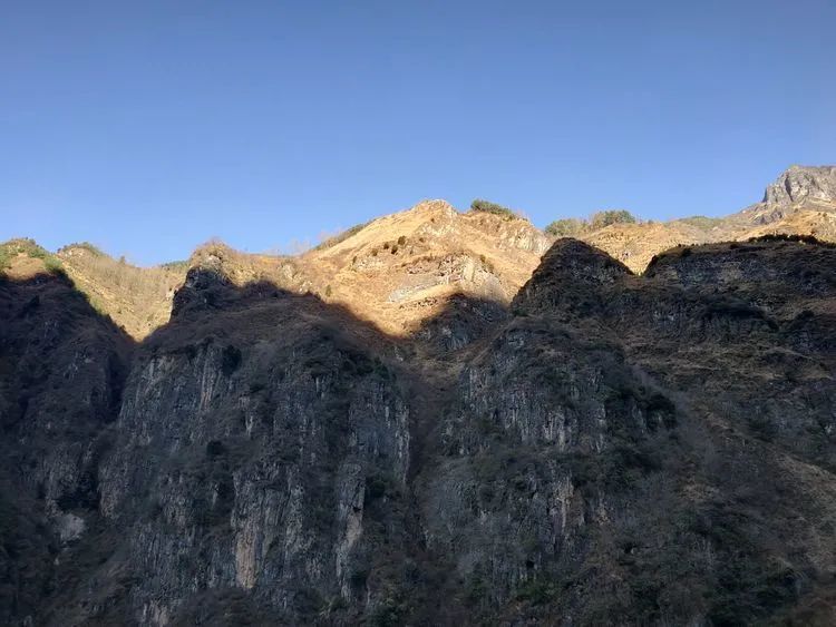 指南村|登顶东川小牯牛山——慈悲殿