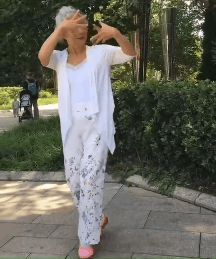 大爷|网恋不仅会被骗，还会被大爷唱进黄梅戏里……一开口就老戏骨了！