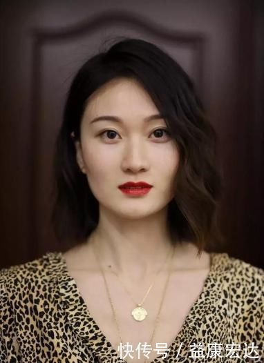 颜值|眼镜遮住了颜值？戴眼镜要怎么化妆才更美？