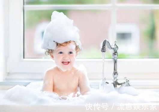 宝妈|宝妈们注意,别这么给孩子洗澡,可能会损伤孩子的生育能力