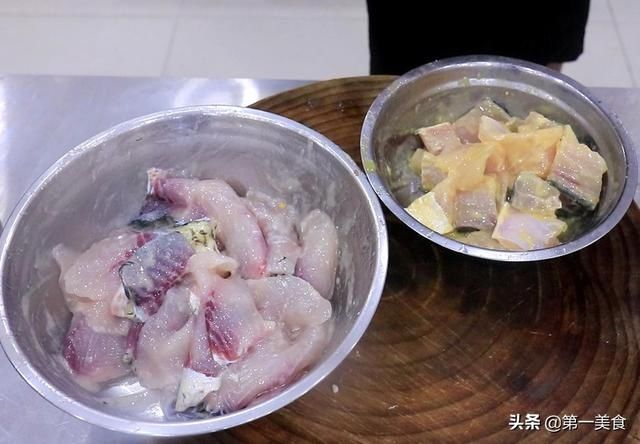 豆腐皮|吃了那么多年草鱼，这才是最好吃的做法，鱼片鲜嫩入味，汤汁浓白