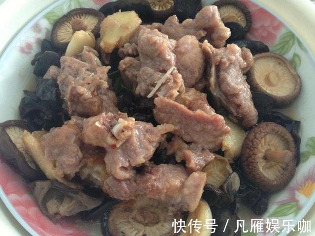 香菇|懒人最爱！学会这样做香菇木耳蒸排骨，营养美味还不油腻，特香
