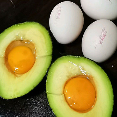 牛油果芝士烤鸡蛋
