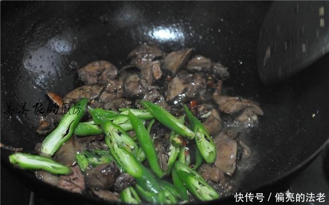  青辣椒片|它是“穷人的阿胶”，坚持每周吃1次，延缓更年期，50岁不显老