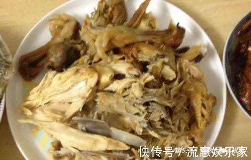 嫂子新婚第一天,主动下厨为全家人做饭,菜上桌后老妈脸都变了
