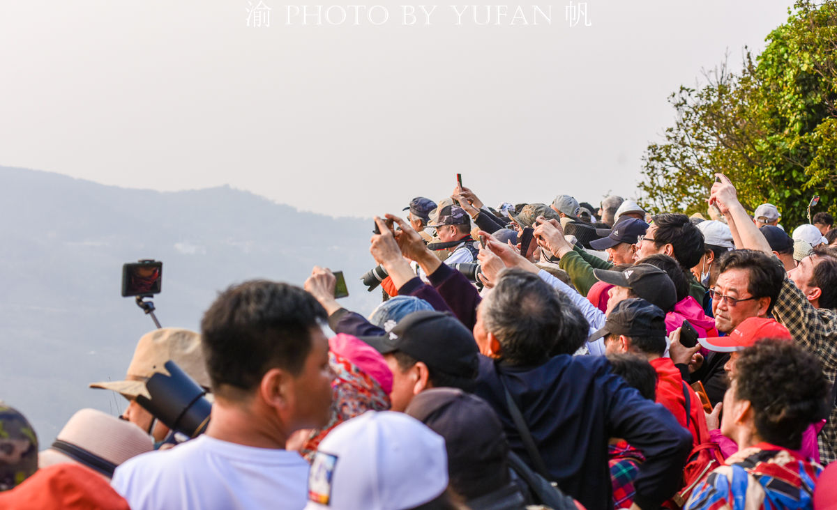 从建水开车到元阳看梯田夕阳，可惜却只看到人头、遗憾与安全隐患