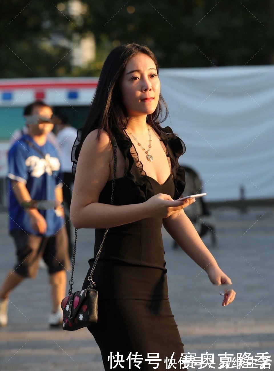 无袖修身裙 无袖修身裙,如何穿搭才能展现身材高级感,分享妙招教你提升衣品