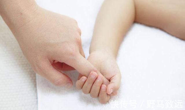 宝宝|宝宝几个月能认人?若出现这3个表现,说明宝宝正在找你