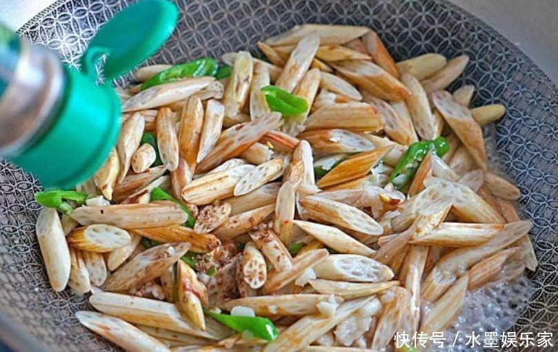 烹饪|它是穷人的“阿胶”,女性要多食它,补中益气,肌肤细腻年轻