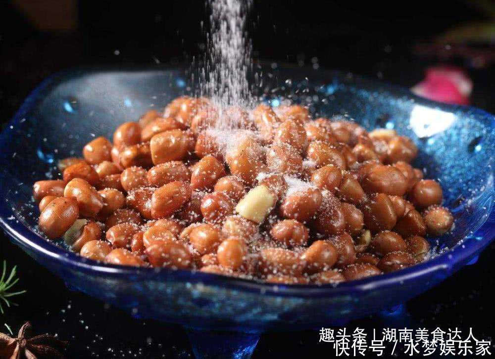 炸花生米,不是炸糊就是绵软20年老厨师教你3点技巧,香脆可口