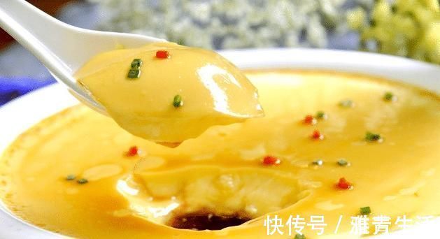 搅拌均匀|蒸鸡蛋别再加水上锅了！大厨教你一招，蒸出来爽口，比豆腐脑还嫩
