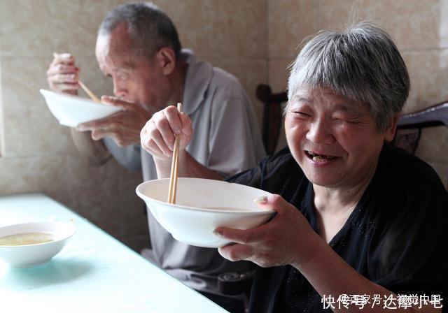 脂肪|高血脂怕一种“水”,血脂高的人,穷也别舍不得,血或不稠