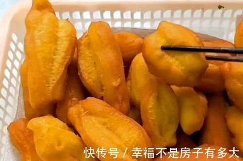玉米面别烙饼啦,试试这样做,3元成本做1筐,小巧迷你,比肉还香