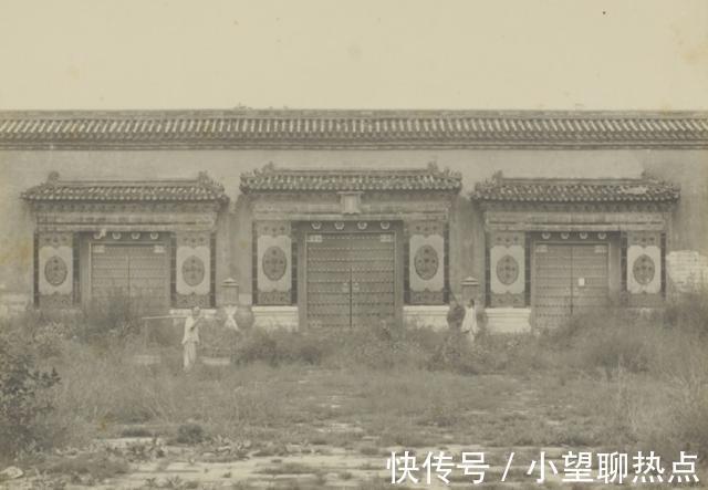 乾清门|1901年的故宫, 到处长满了杂草, 尽显破败之相