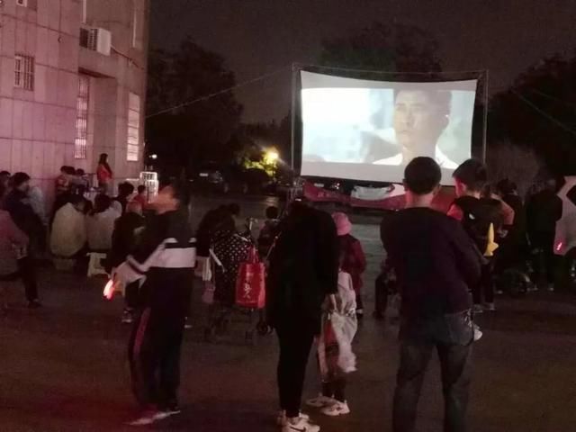 光影|「关注」商河:“百年光影·红色记忆”-庆祝建党百年红色电影展映活动服务基层、浸润人心