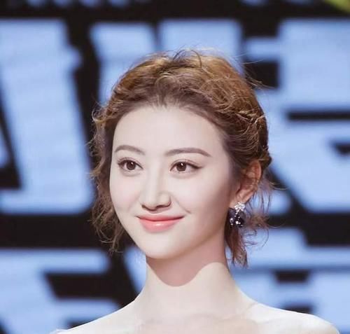 部位|你适合披头发还是扎头发?主要看这3个部位,发际线是关键