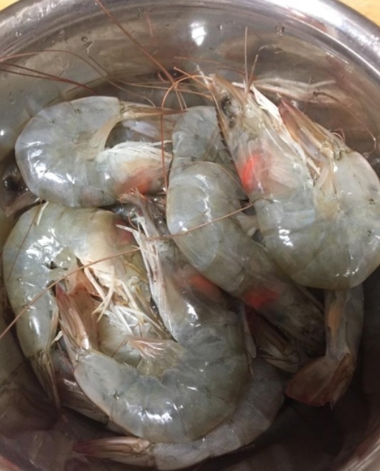 大虾别用水煮,教你一个简单做法,酥香过瘾,虾肉嫩滑,太好吃了