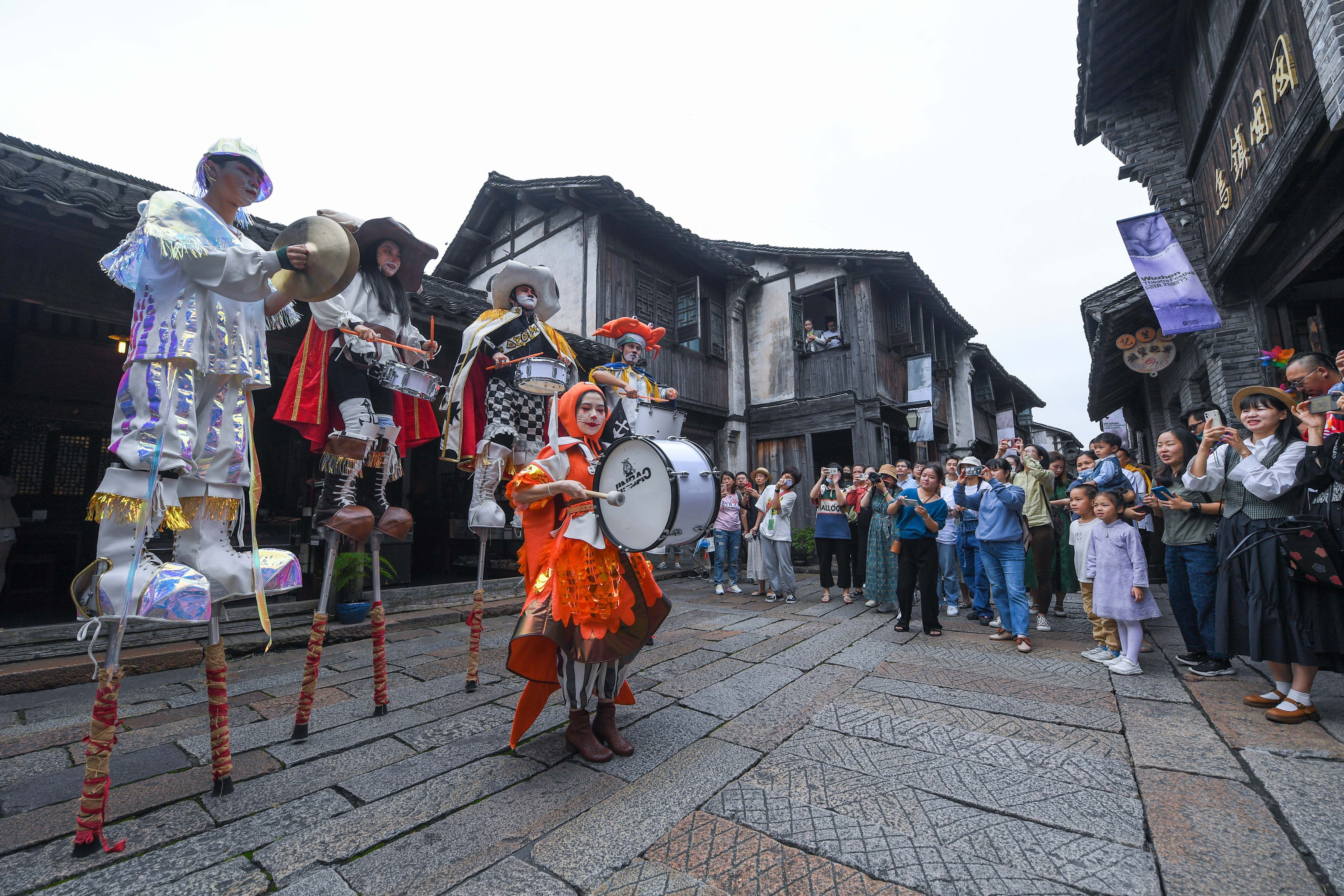 乌镇$水乡与戏剧重逢——第八届乌镇戏剧节开幕