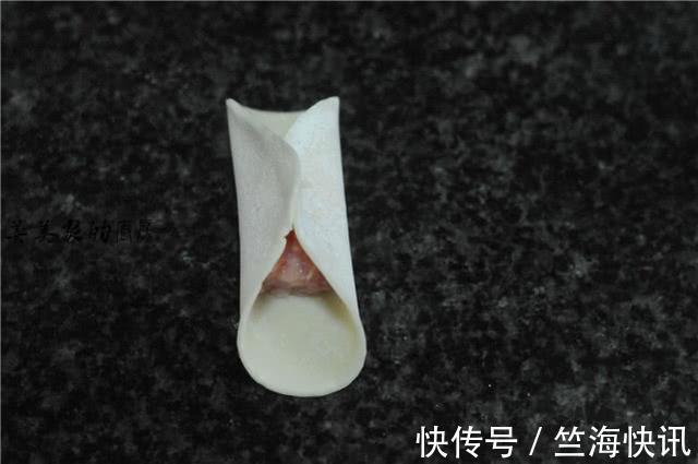 蝴蝶煎饺|儿子三天两头要吃此早餐，平底锅一烙10分钟就上桌，解馋还顶饱