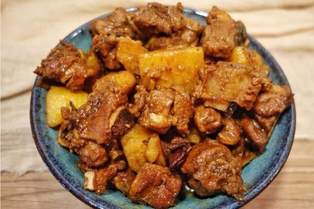 红烧排骨炖土豆做法教程,土豆入味到比排骨还要好吃