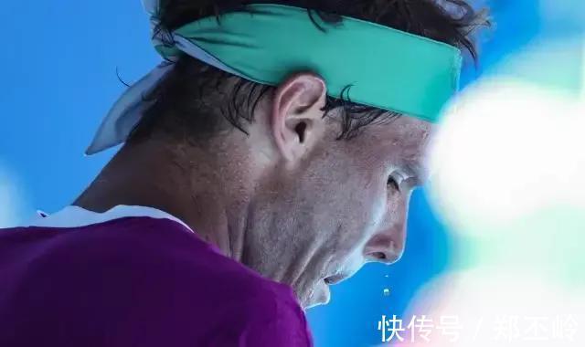 天王|拒绝历史重演!纳达尔五盘过关,一度吃止疼片,坦言不再年轻