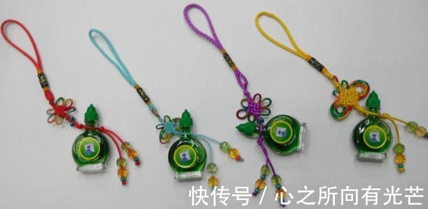 发黄|清洗白色衣服的小妙招, 教你轻轻松松洗白衣服!