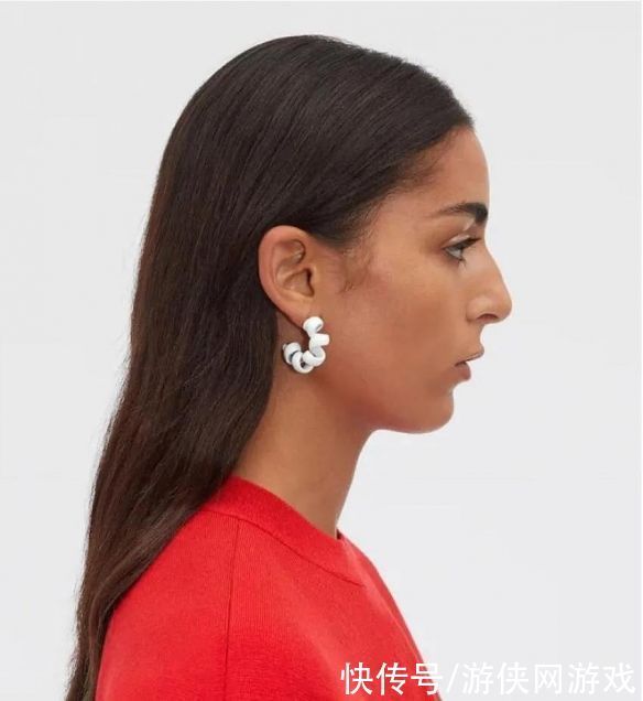 天价|一根电话线1万5?国外奢侈品牌推天价项链惹网友吐槽