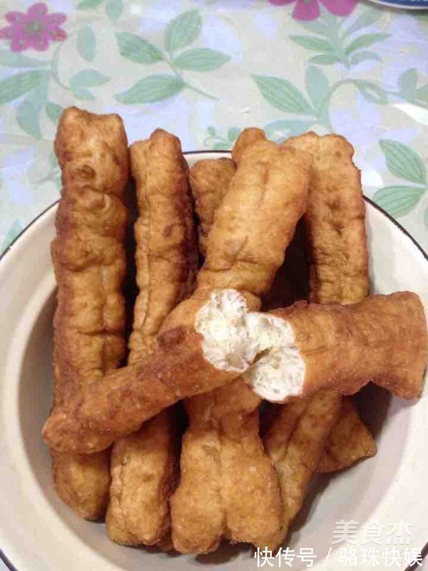 70岁爷爷的健康油条秘方,几分钟就学会,早餐再也不用出去买了