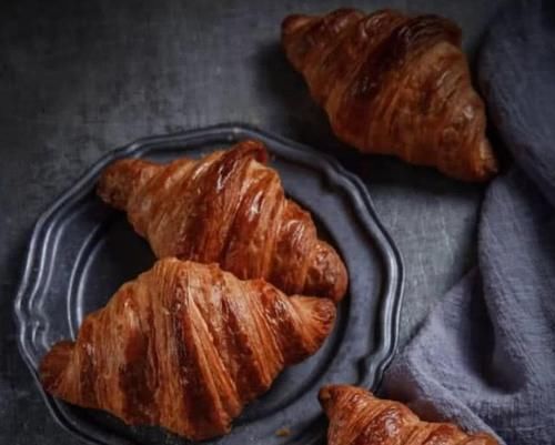 买面包时,你若避开这四种面包不拿,老板一看便知是“行家”