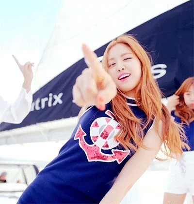 牛仔装|牛仔装怎么穿才好看,看小宋佳的牛仔私服搭配,时髦减龄又高级