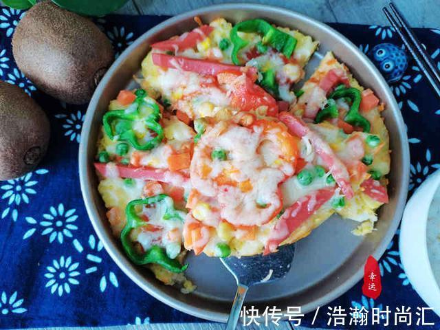 拉丝|没想到馒头做的披萨也这么美味,披萨底部金黄,蛋香奶香味道浓郁