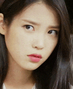 |搞笑GIF段子:我在路上走的时候,脚尖不小心踢到了一块小石头