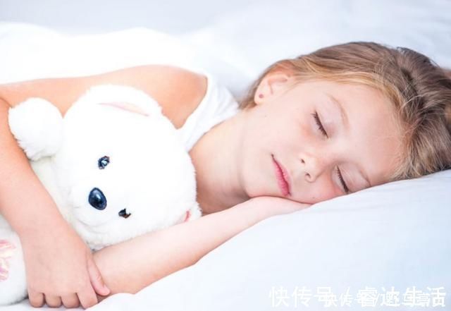 时分|孩子睡觉动作有暗示,脑科学研究:3个动作证明孩子大脑发育好