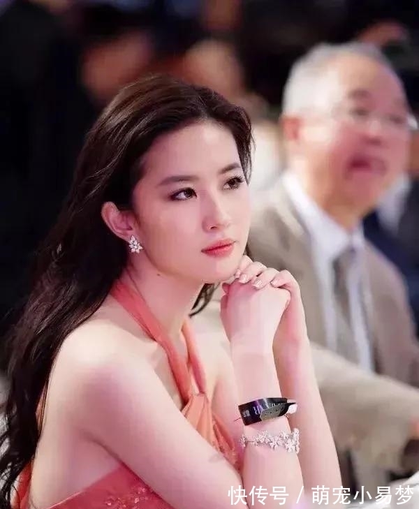 吃瓜：王一博，赵露思，刘亦菲，雷佳音，金瀚，杜江霍思燕