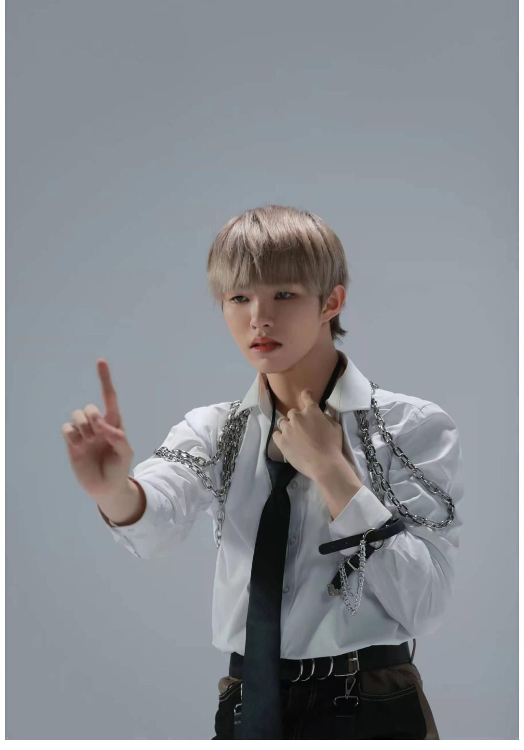 男团成员刘隽,被观众称为“人气舞担”,丰富的经历成就他的舞台