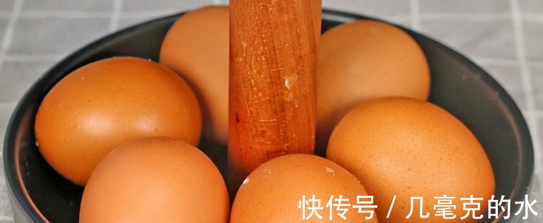 清洗干净|鸡蛋这样做太香了，不煮也不炒，上桌比肉还受欢迎，开胃又解馋！