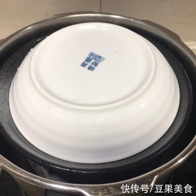搅拌均匀|不可错过的下酒菜梅菜扣肉（含炸扣肉做法），过瘾