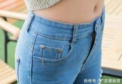 气质|牛仔裤美女,看起来有日韩潮流风格,展现出线条的优美