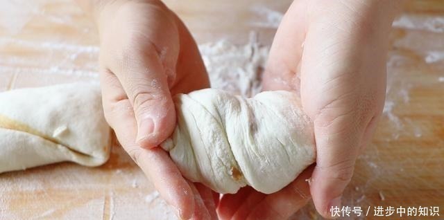 老公最馋的麻酱烧饼,今天又做了一锅,外酥里软、层层酱香,真馋