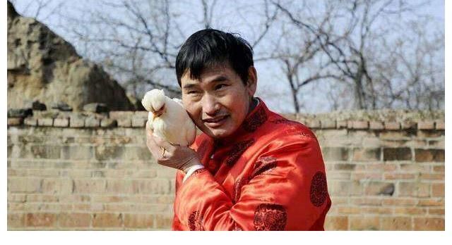 众叛亲离|“众叛亲离”的大衣哥：他的结局，早在10年前就已经注定了