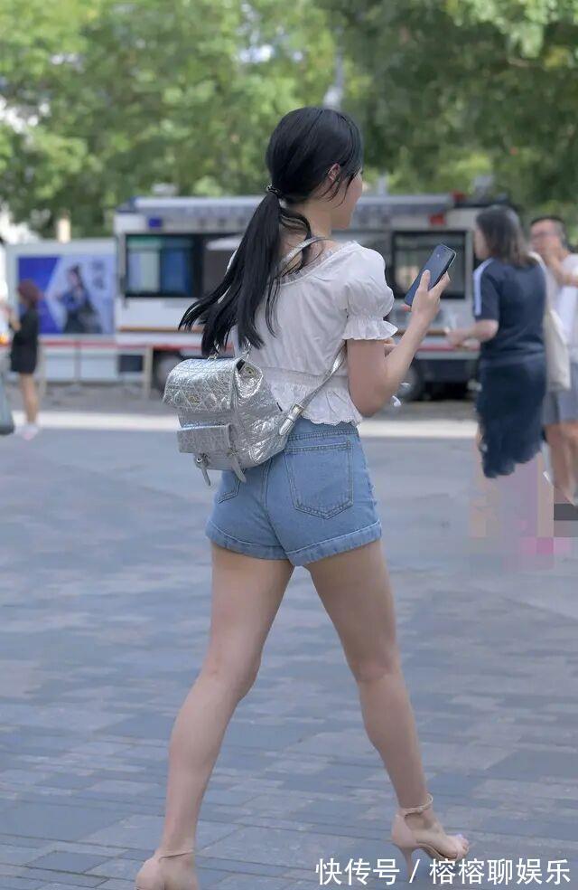 穿搭 瞧不起“短裤T恤”说明你不会穿,这样穿离“麻杆腿”不远了!