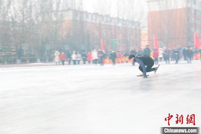 世界大学|沈阳一小学欢度冰雪节 短道速滑世界冠军与孩子们共舞