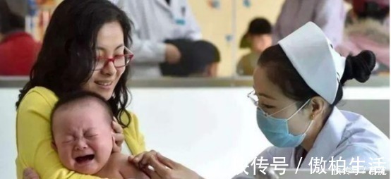 给孩子打完疫苗后, 一定要记得这三件事情, 不然会影响孩子成长!