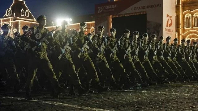 俄罗斯凌晨举行胜利日阅兵方队训练 现场画面曝光