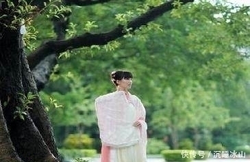 萋萋$十五首描写小草的古诗词,为君闲暇助兴,茶余饭后解闷