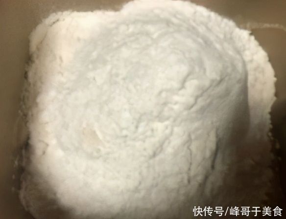  做法|烘焙，蜂蜜小面包的做法，松软可口，有淡淡的果香味，可好吃啦