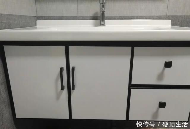 太空铝|浴室柜选橡木还是太空铝的好?比较一下才知道,还是这种更实用